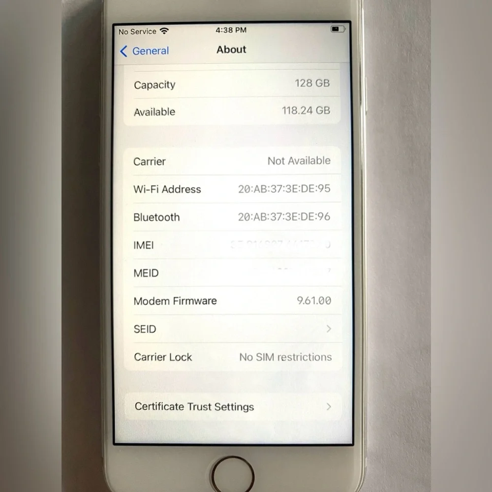 Apple iPhone 7 White 128GB with Transparent Phone Cover, UNLOCKED